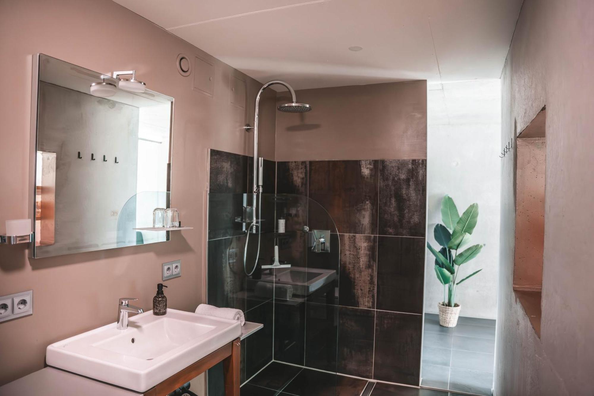 شقة Sunset Club - Loft - 155 M2 Sichtbeton - Zentral ميمنغن المظهر الخارجي الصورة